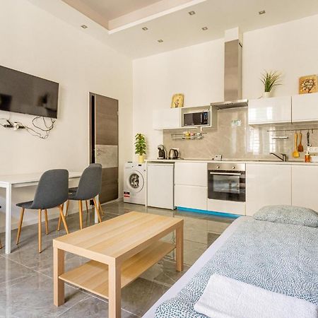 Modernized Condo At Kiraly 51 บูดาเปสต์ ภายนอก รูปภาพ