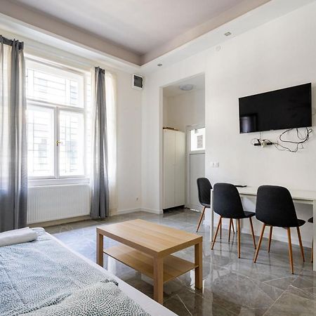 Modernized Condo At Kiraly 51 บูดาเปสต์ ภายนอก รูปภาพ