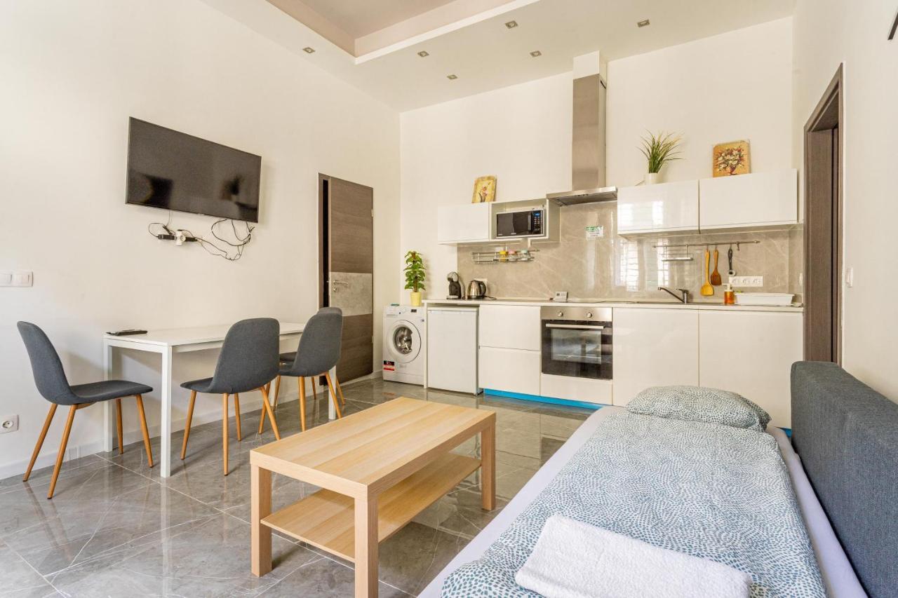 Modernized Condo At Kiraly 51 บูดาเปสต์ ภายนอก รูปภาพ