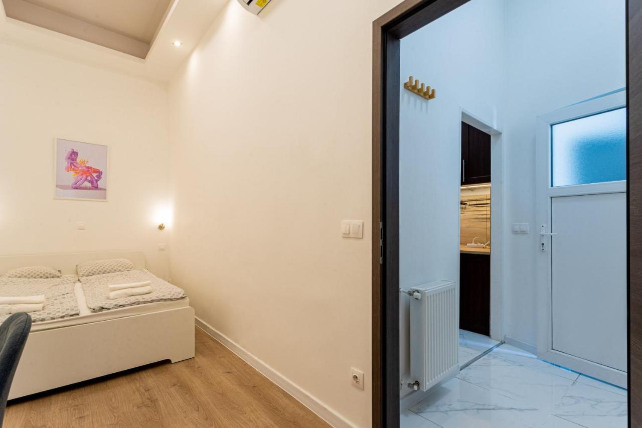 Modernized Condo At Kiraly 51 บูดาเปสต์ ภายนอก รูปภาพ